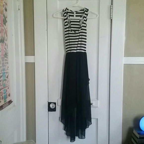 NWT XHILARATION sz S black & white high low dress