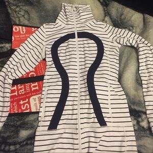 Lululemon size 4 zip up