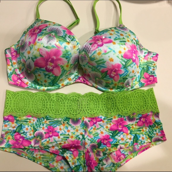 Very Sexy 34D Bra with matching panty.
