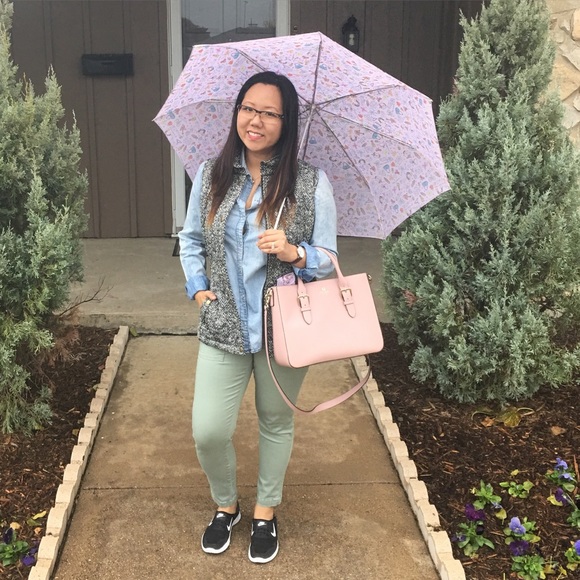 Meet your Posher! - Picture 2 of 3