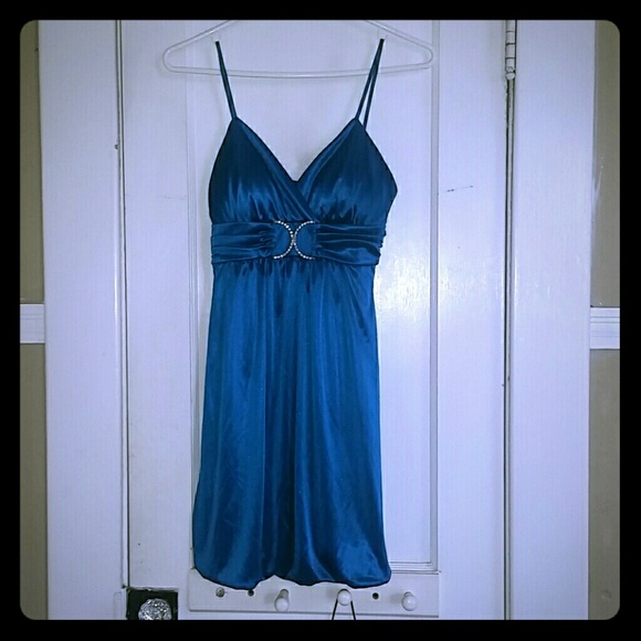 Teal / turquoise sleeveless prom/homecoming dress