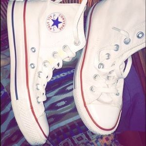 Size Women's 6 (US) white converse