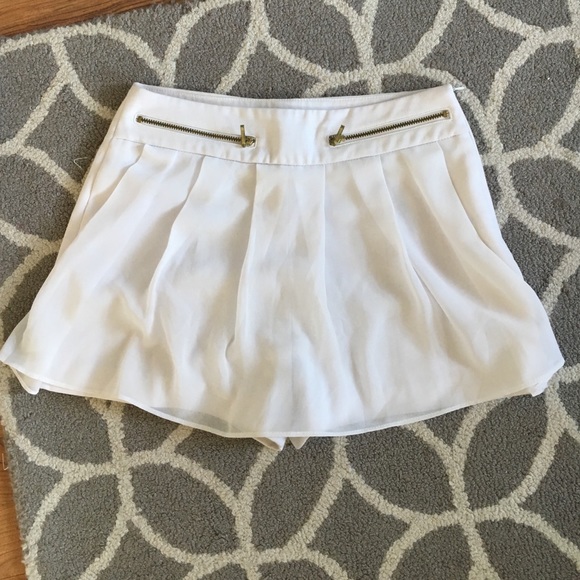 💃SOLD 💃Zara white tulle skort skirt/shorts  xs