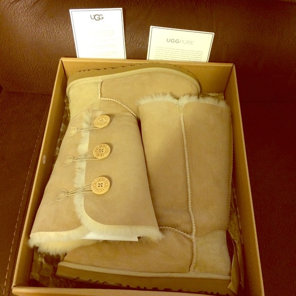 Ugg triple Bailey button - Picture 1 of 4