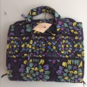Vera Bradley hanging travel case with fun print!