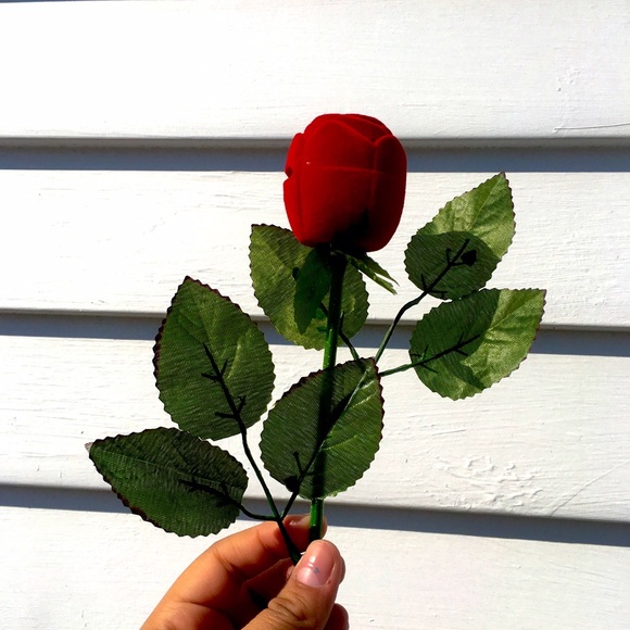 πΉ ROSE ENGAGEMENT RING HOLDER πΉ - Picture 2 of 2