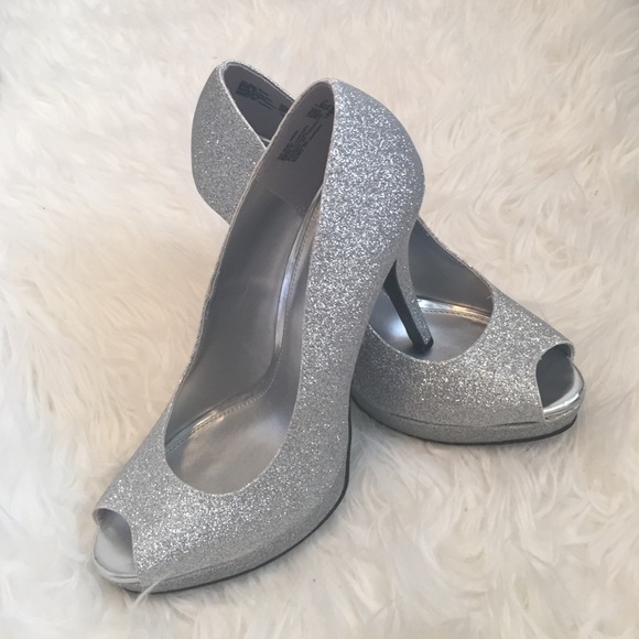 Fioni Night peep toe heels