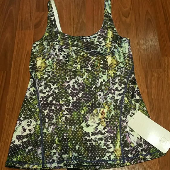 NWT LULULEMON AMALA TANK.