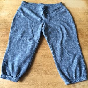 grey Under Armor cropped sweat pants