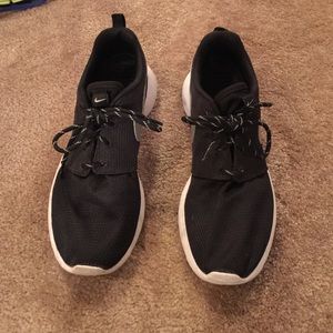 Nike Roshe Run size 8.5