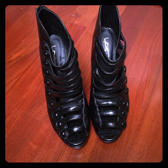Open Toe Strap Heals