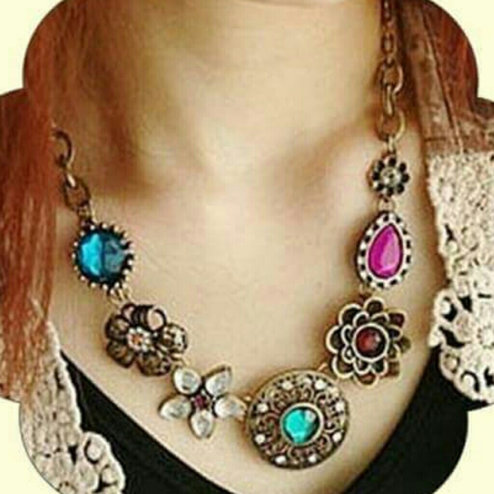 ๐ Crystal Rhinestone Flowers Choker Bib Collar - Picture 2 of 2