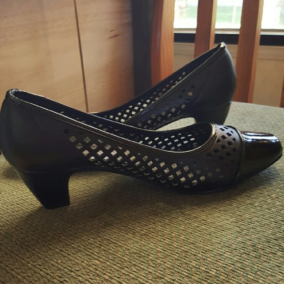 ❎SOLD❎Super cute black shoes! - Picture 2 of 4