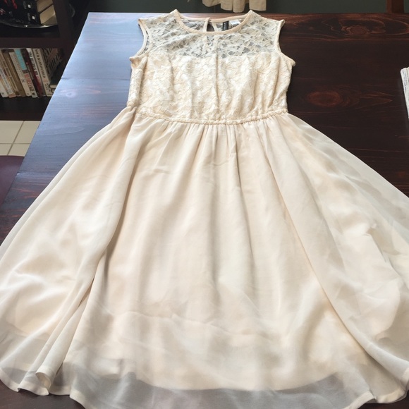 H&M lace dress