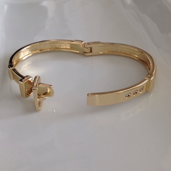 Gold Buckle Bracelet - Picture 3 of 3