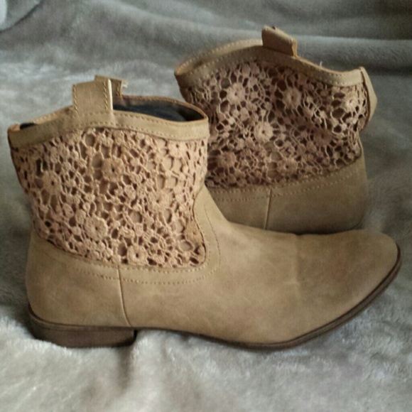 Crocheted Boots | Size 9