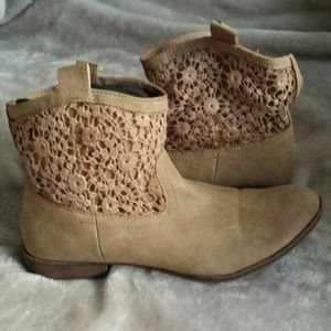 Crocheted Boots | Size 9