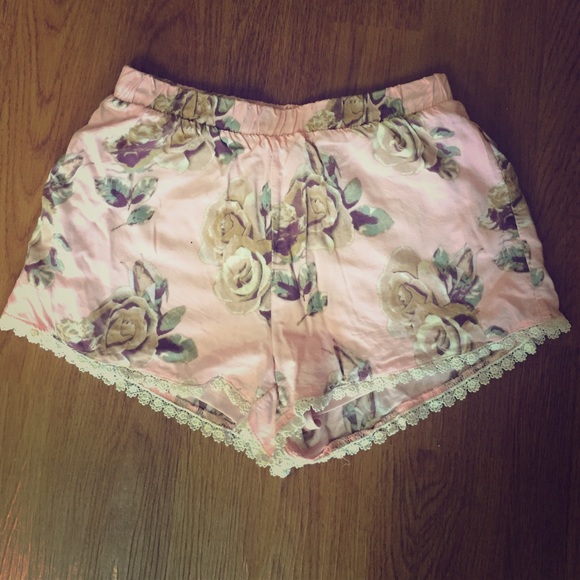 Pink Pom shorts with flowers - Picture 1 of 1