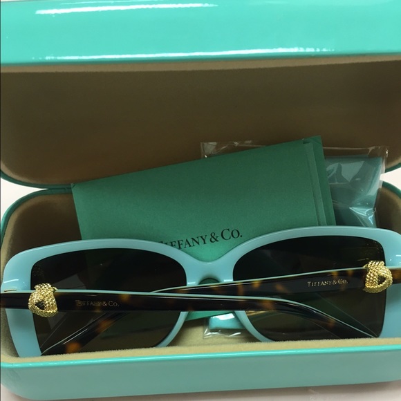 polarized Tiffany & Co. sunglasses. - Picture 3 of 4