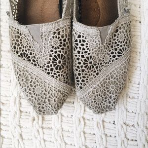 Lace TOMS