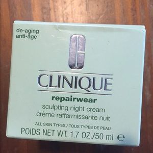 Clinique Repairwear Mosturizer