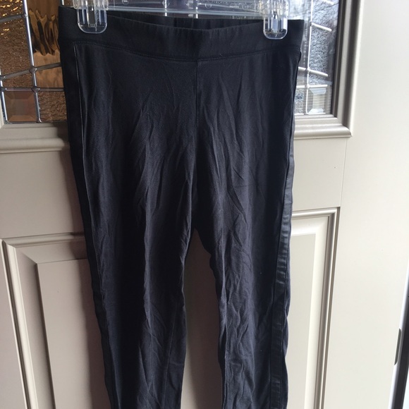 Victoria's Secret PINK yoga leggings.