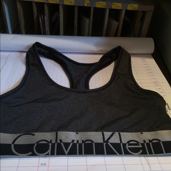 CALVIN KLEIN SPORTS BRA BLACK AND GRAY SIZE MEDIUM