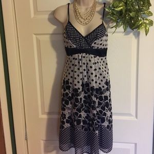 👗Gorgeous Floral and Dotted Design👗