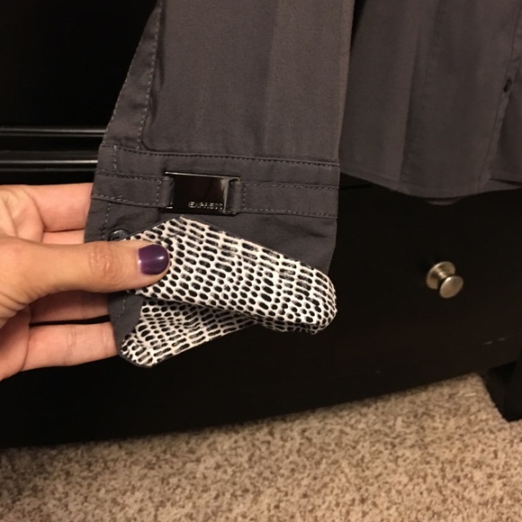 Ladies Express Work Button down. - Picture 3 of 4