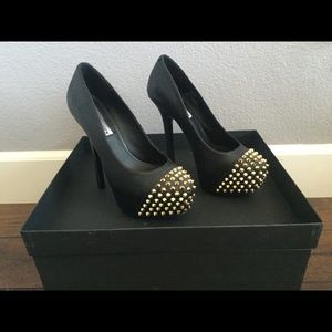 Steve Madden black spike pumps