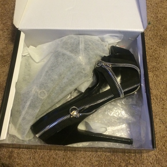 NWT Black zipper stiletto heels size 8
