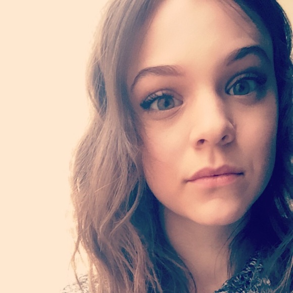 Meet your Posher, Emily - Picture 1 of 1