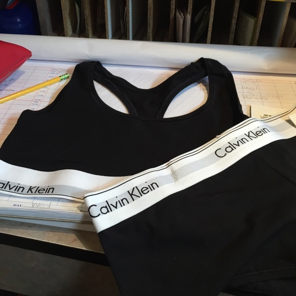 CALVIN KLEIN SPORTS BRA AND UNDERWEAR BLACK