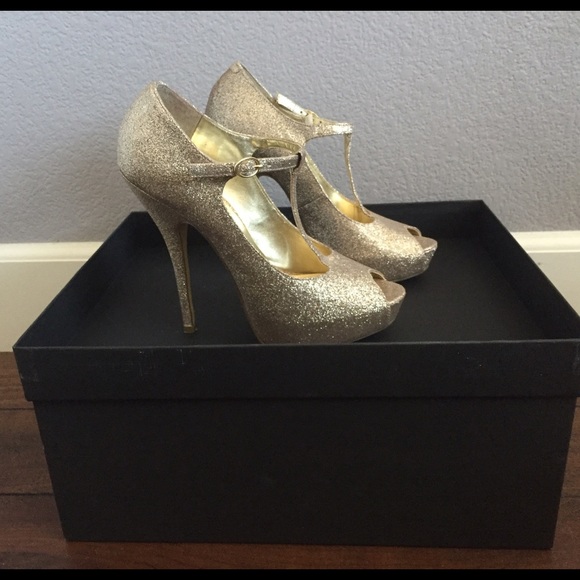 Steve Madden Gold sparkle Mary Jane heel