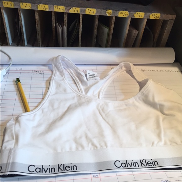 CALVIN KLEIN SPORTS BRA WHITE SIZE SMALL