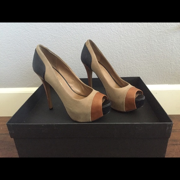 Jessica Simpson soft leather pump.