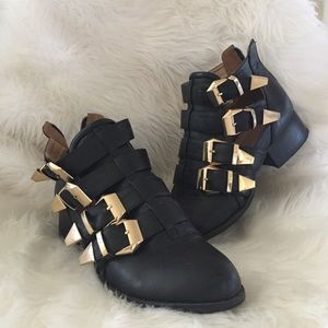 Tobi buckle bootie