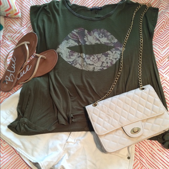 Green lips T-shirt