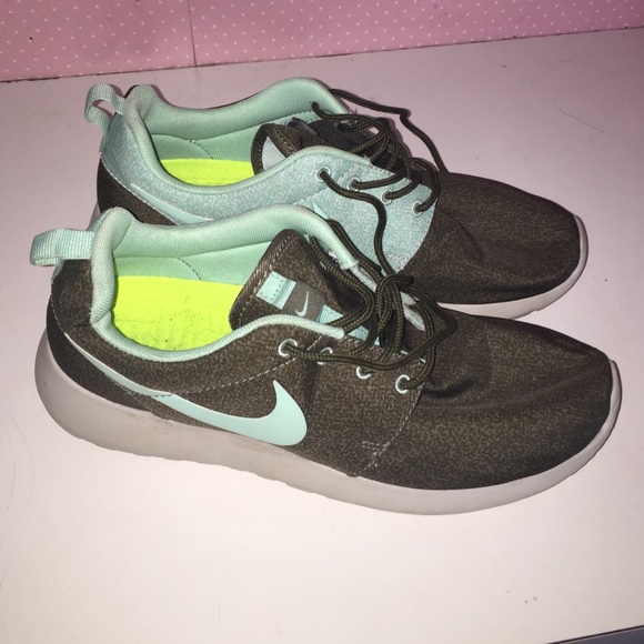 Nike roshes
