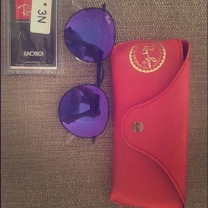 Round polarized Raybans