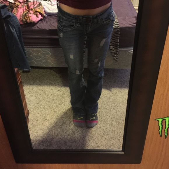 CUTE RIPPED JEANS - Picture 2 of 4