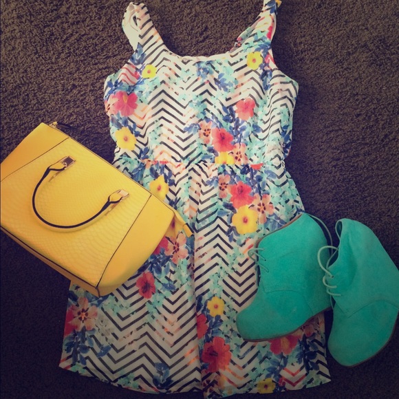 Yellow purse for sale!