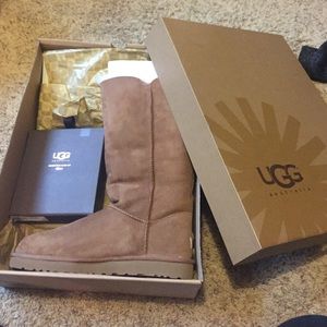 UGG Australia Bailey button triple chestnut boot