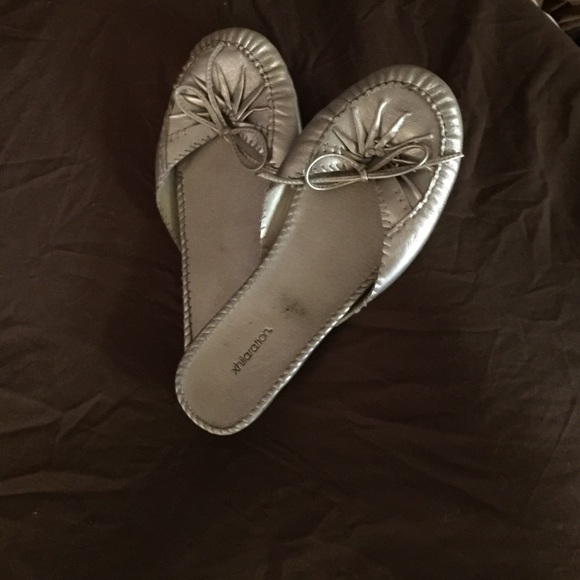 💕REDUCED💕Xhilaration gold mules size 9.5