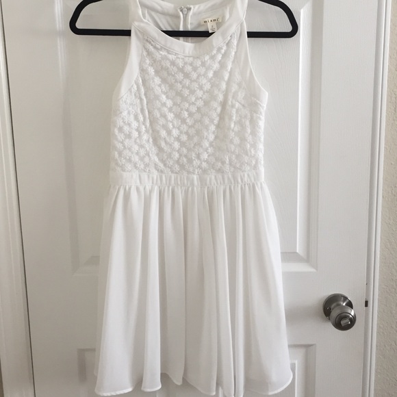 💝🎁BOGO FREE 🎉🛍Francesca's White Dress