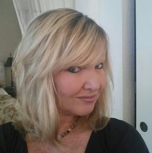 Meet your Posher, Carrie