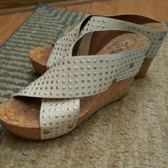 Studed wedge - Picture 2 of 4