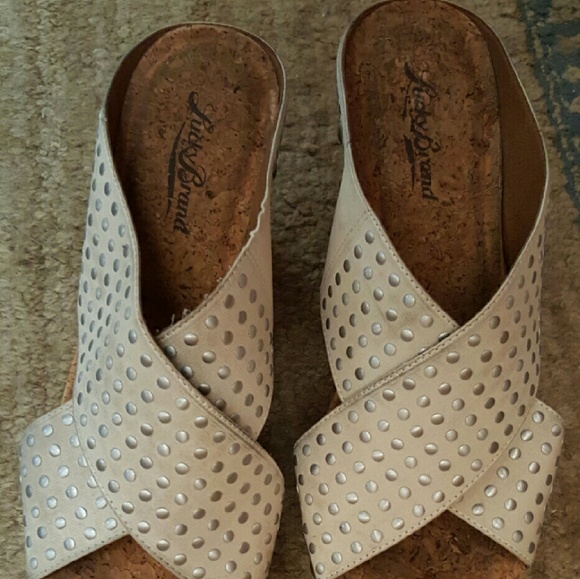 Studed wedge - Picture 3 of 4