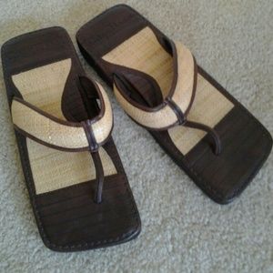 Cole Haan flip flops/slippers