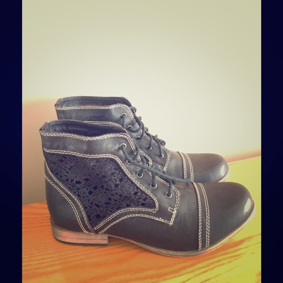 Short black boots NWOT